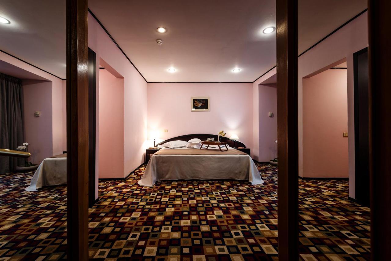 Hotel Mara Sinaia Buitenkant foto